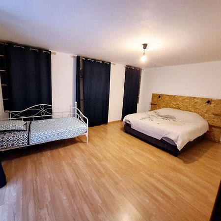 Charmante Maison A Haybes Exteriör bild